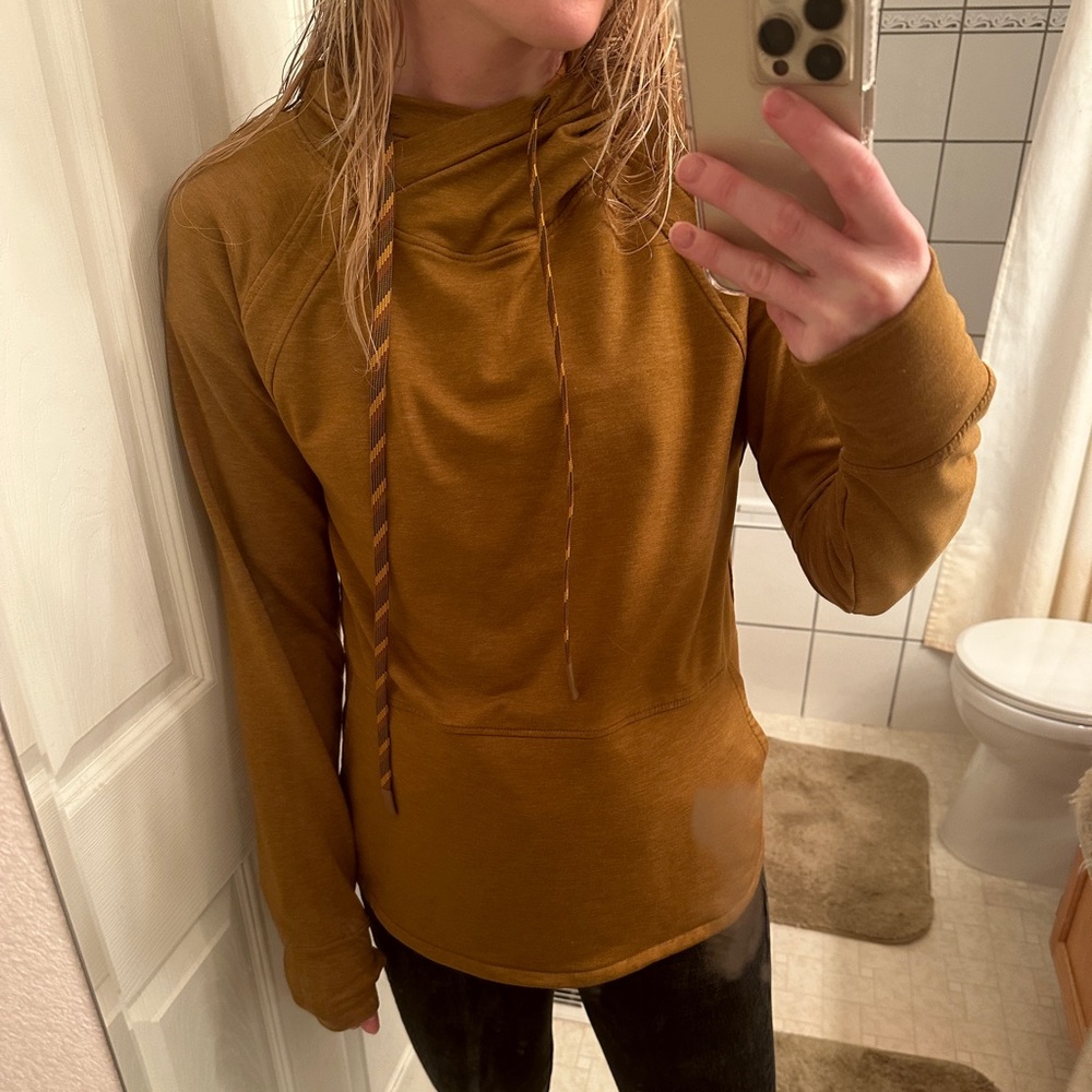 Mustard Yellow Activewear Sweatshirt! Super lightweight and comfy!